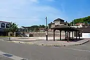駅舎と駅前広場(2023年5月)