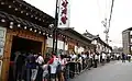 三伏（末伏）の日にサムゲタンを食べようとする韓国の人々