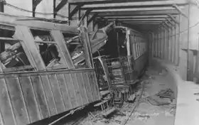 事故列車の残骸
