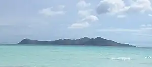 マナモック島、クーヨー諸島の北西に位置する