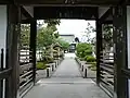 山門からの参道