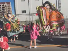 女性を描いた張紙人形（万燈）