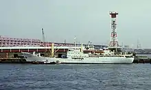 大阪港中央突堤に停泊中の万景峰号(1986年)。
