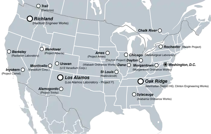 アメリカ合衆国と南カナダの地図。マンハッタン計画で重要な役割を果たした場所に印がある。