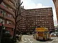 出入口から中を見る。