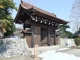 万福寺山門(城端城大手門)