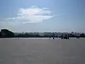 銅像を背に東平壌を望む