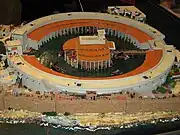 カルタゴの港(の再現模型)。各パーテーション内に大きな軍艦が1隻入る。数十の軍艦が本拠地とした巨大な複合型軍事港。