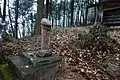 敷地に点在する陰茎を模した石像