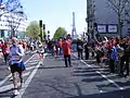 2010年パリマラソン　100か所近い沿道バンドの一つ