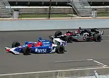 2007年インディ500、予選でのマルコ・アンドレッティ(左)と、父親のマイケル・アンドレッティ。