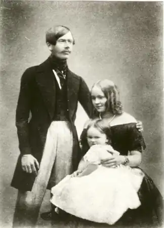 ヴィート侯ヘルマンと長女エリーザベトを膝にのせたマリー（1845年）