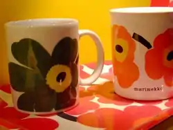 ウニッコ (Unikko) 柄のマグカップ