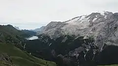 フェダイア湖(Lago di Fedaia)とマルモラーダ(Marmolada)。