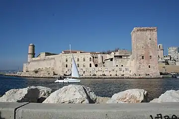 サン＝ジャン要塞, サン＝ニコラ要塞側から見る (Fort Saint Jean de Marseille. Photo prise à partir du fort Saint Nicolas.)