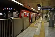 2番線ホームの2000系電車(2019年3月)