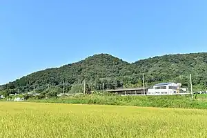 南麓から望む丸山（茨城県桜川市）
