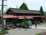 駅舎線路側(特産品を販売している)