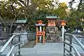 厳島社（右）、八龍神社（左）