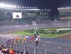 松戸競輪場(大画面映像装置と共存)