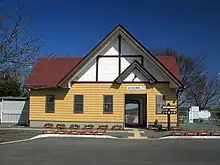 松久駅前情報館外観（2013年2月）