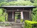 参道から山門を見る（2009年2月19日撮影）