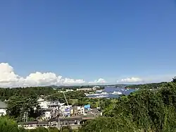松島海岸駅(左下)と松島港