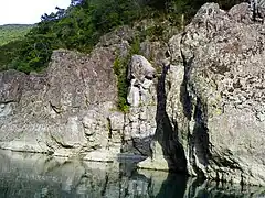 松茸岩