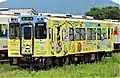 MR-609 ラッピング車両（2020年7月、佐々駅）