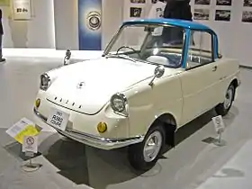 マツダ・R360クーペ- 軽自動車におけるノッチバッククーペの代表のひとつ。この時代の日本車では、コスト面からクーペ以外（セダンやライトバン）でもドア枚数の少ない2ドアボディが採用されることが多かった。