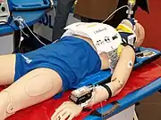 マネキンに取り付けられたAutoPulse(英語版)