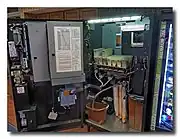 カップ式コーヒー自販機の内側（米国 2011年9月）