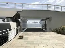 女神橋の下部通路、両岸とも通り抜けできる（2021年5月10日撮影）