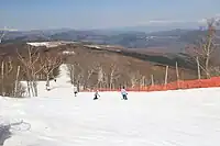 初級コースのα5000の上部右奥には北アルプスの山並み