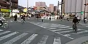 明治通り(早良口交差点付近、左:百道、右:藤崎)