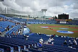 ネット裏よりレフトを見る