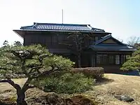 西園寺公爵家の別荘だった和館「坐漁荘」。大正9年に西園寺公望公爵が静岡県興津に建設したもので、邸内には竹の意匠をふんだんに用いているのが特徴的である。昭和4年の増築で洋室も加えられた。現在は愛知県犬山市にある博物館明治村に移築されている。
