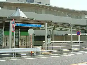 総合リハビリセンター駅 1番出入口