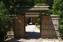 門