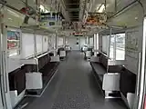 3525編成車内（ドア脇に補助椅子がある）