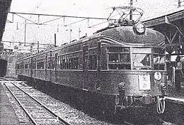 850系851編成画像は昭和30年代に撮影されたもので、前面ジャンパ栓・常用制動配管の新設など一部が改造により原形から変化している。