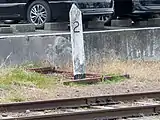 東名古屋港駅の側線にある2kmキロポスト。