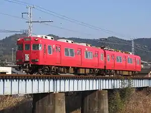 第二可児川橋梁を渡るワンマン列車(6000系)