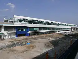 名鉄鳴海駅と鳴海南駅前広場に建設前の空き地