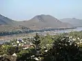 沿岸のルアンパバーンの街並み。