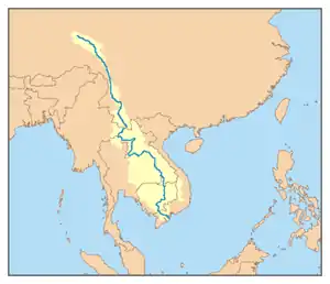 メコン川流域。長江とサルウィン川に挟まれて並走する上流域のチベット高原は深い谷になり、流域はきわめて狭い。