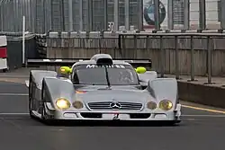 ニュルブルクリンクを走行するメルセデス・ベンツ・CLR（2009年）