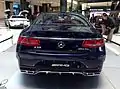 かつての車名エンブレムが左に、AMGエンブレムが右に配置されていた例（S65 AMG クーペ）