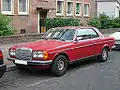 1976年：W123当時のベストセラー車種。画像はクーペ。