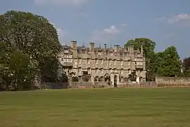 マートンをブロード・ウォークから見る